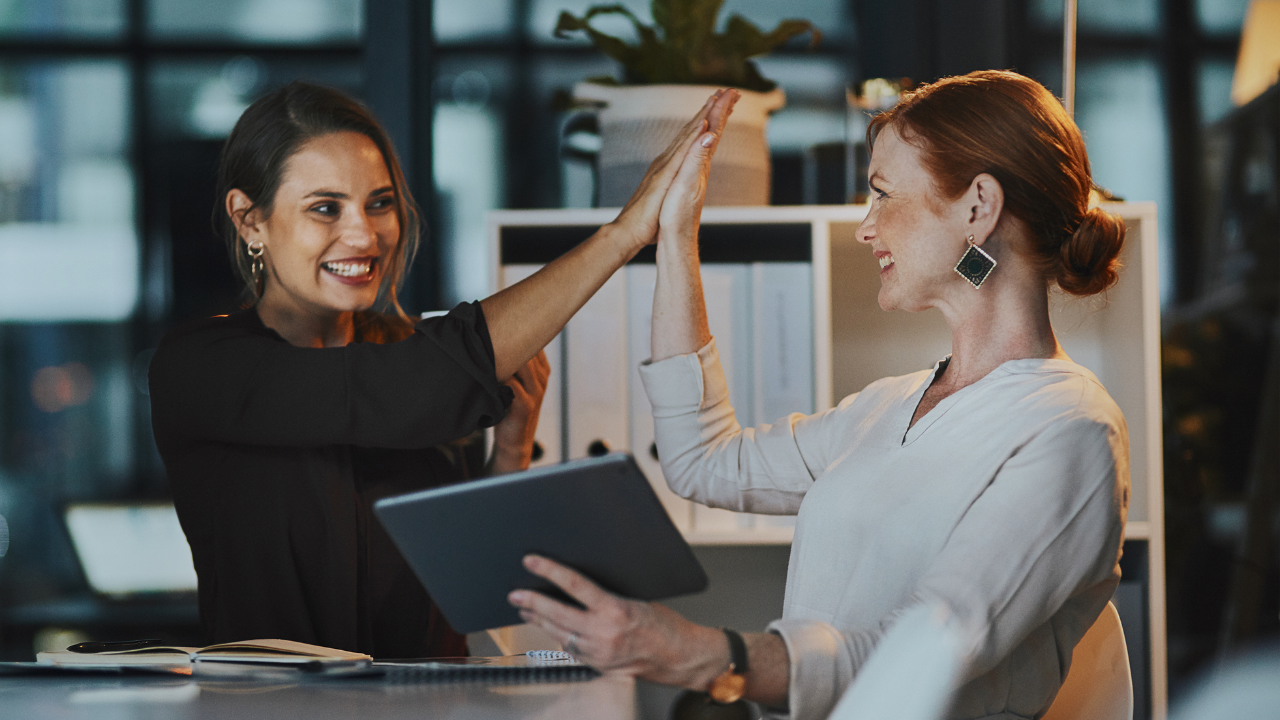 Working 9 to 5 shows little sign of fading despite calls for flexible arrangements